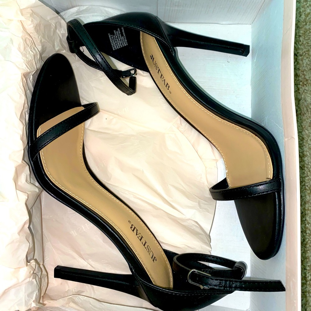 Picture Perfect Heels-Black (JustFab) NWT!